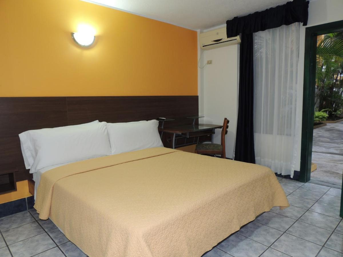 Hotel Club Del Sol Atacames Exterior foto