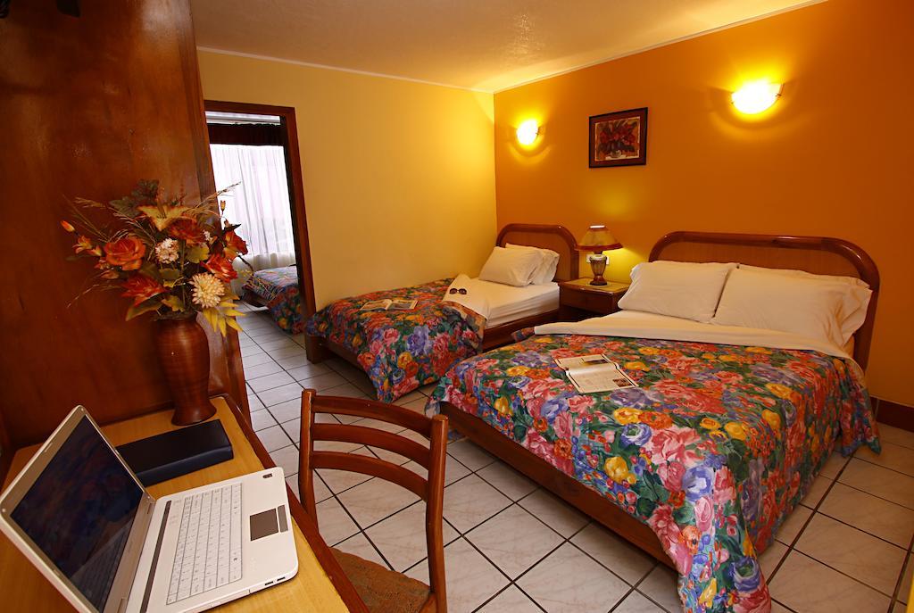 Hotel Club Del Sol Atacames Quarto foto