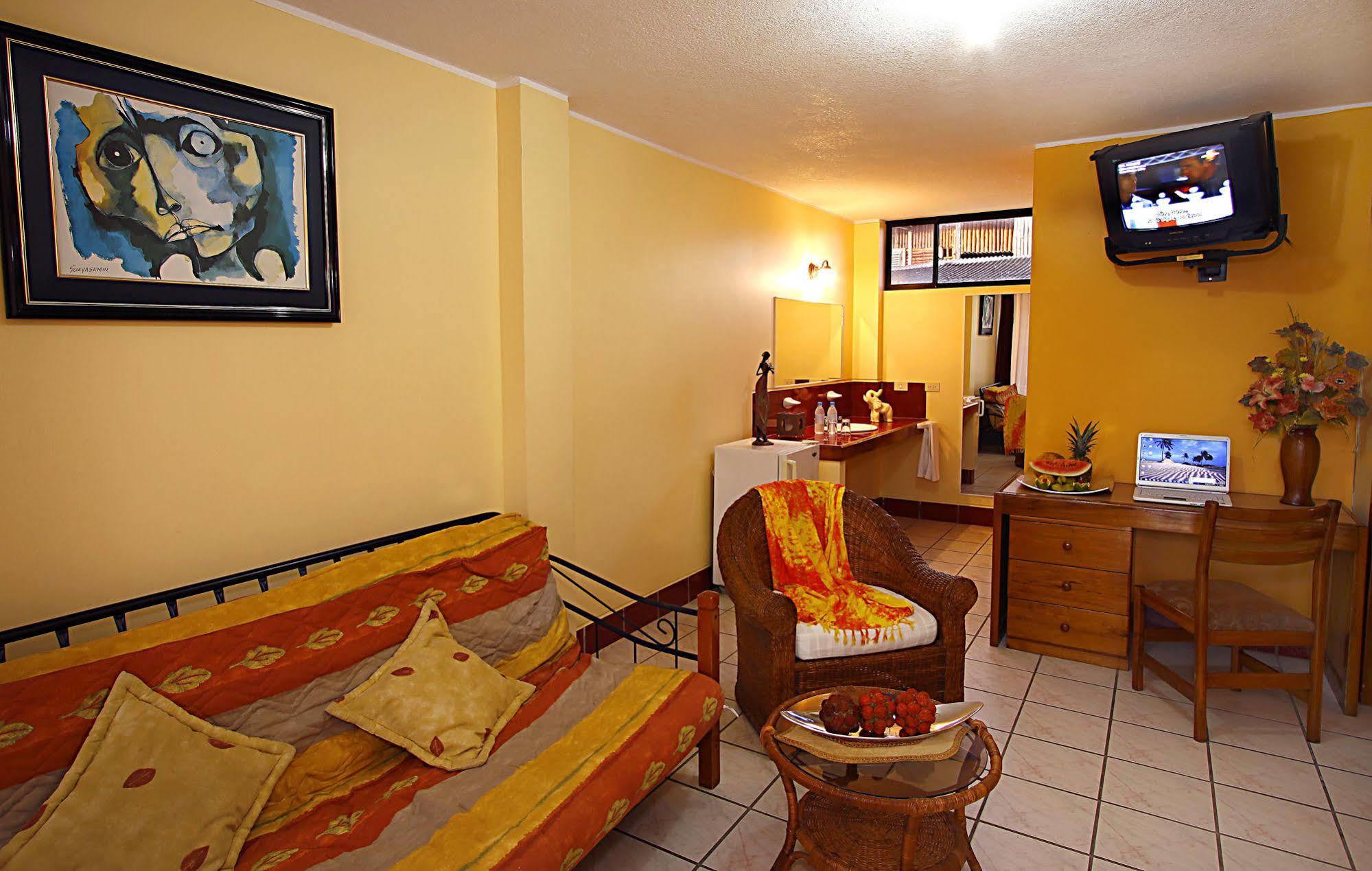 Hotel Club Del Sol Atacames Exterior foto